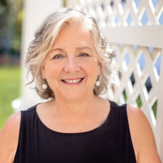 Dottie Lipinski Real Estate Agent - Baird & Warner