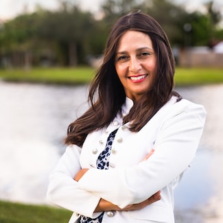 Chaya Lax Real Estate Agent