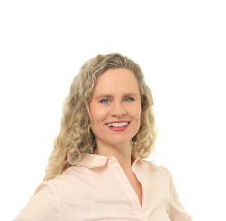 Betsy Brown Real Estate Agent - Conway - Hingham
