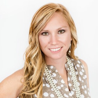 LESLIE WARNER Real Estate Agent - UNITED REAL ESTATE GALLERY