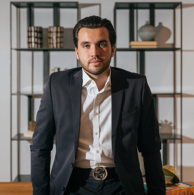 Agent Photo