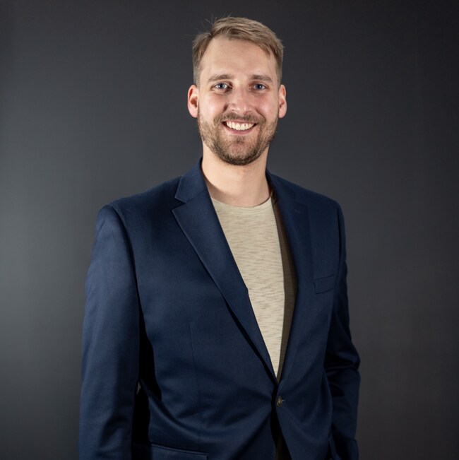 Agent Photo