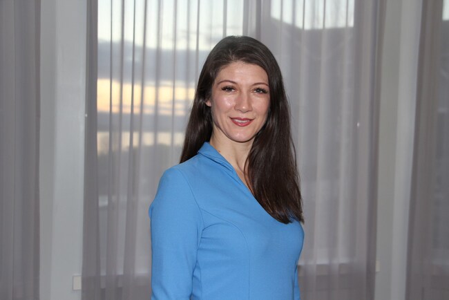 Dina Kyaburu Real Estate Agent - Realty ONE Group Pacifica