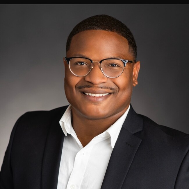 Lawson Starr, Real Estate Agent in Maple Grove, MN