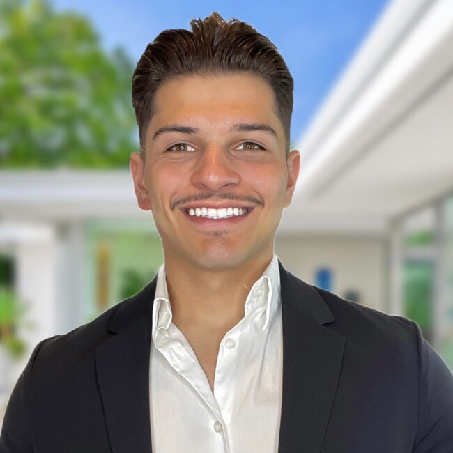 Agent Photo