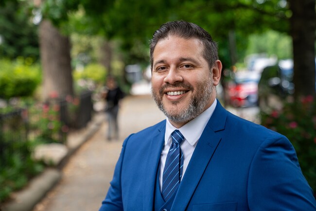 Agent Photo