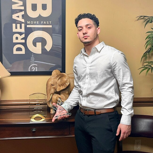 Agent Photo