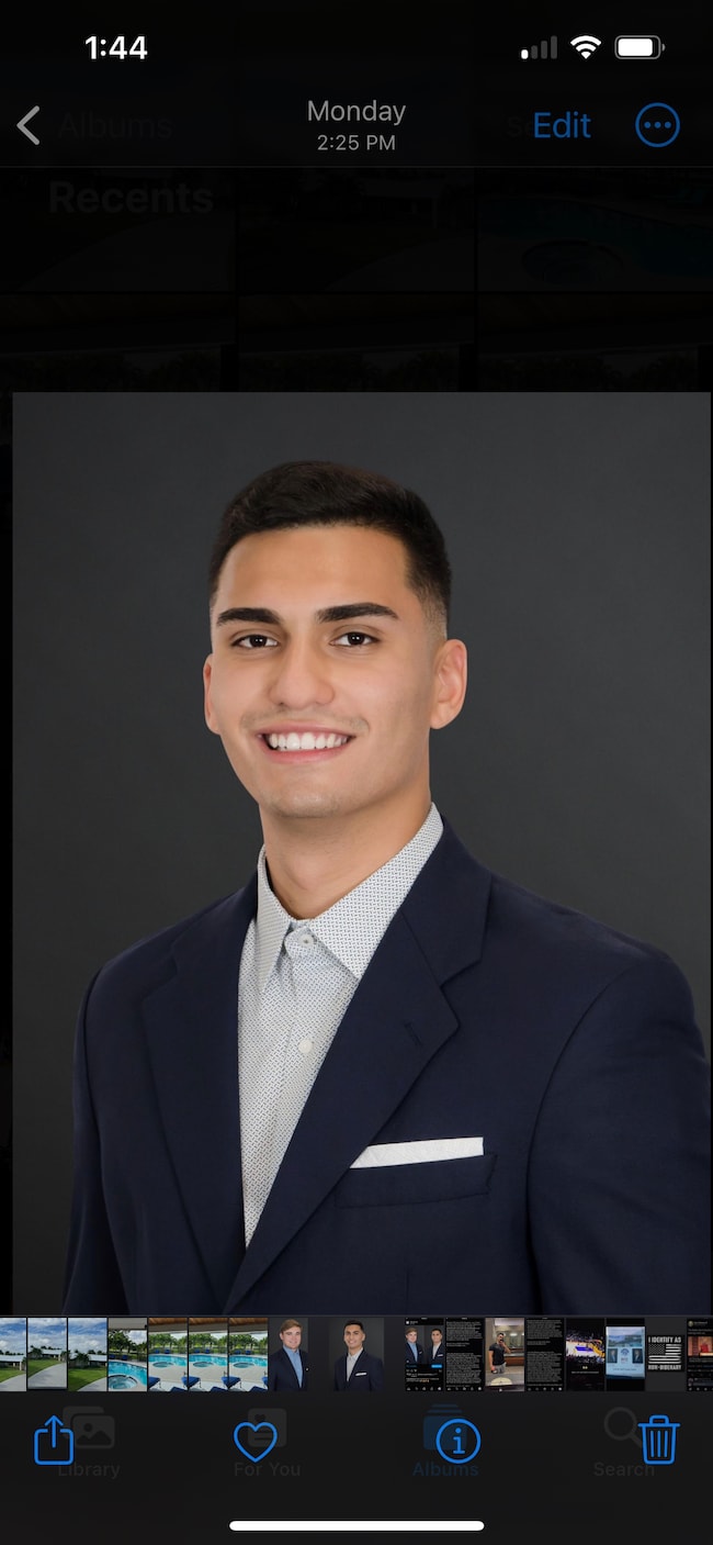 Agent Photo