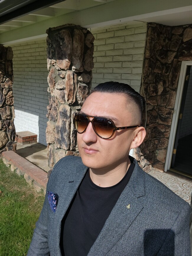 Agent Photo