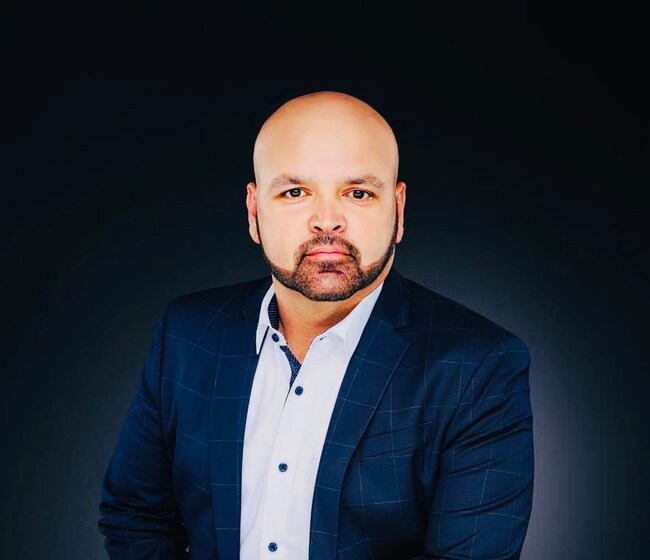 Agent Photo