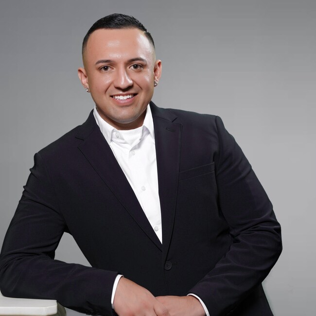 Agent Photo