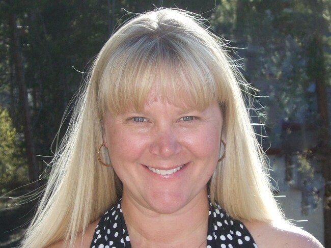 Julia Regan Real Estate Agent - 8z Real Estate