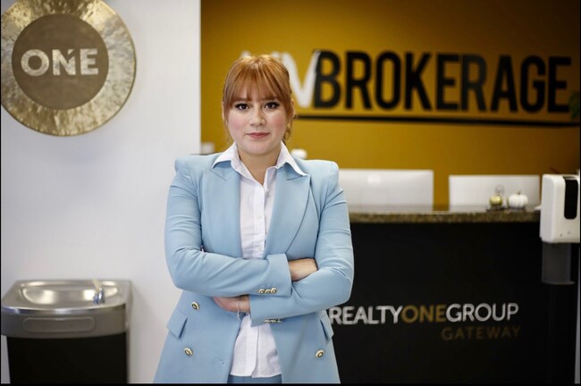 Agent Photo