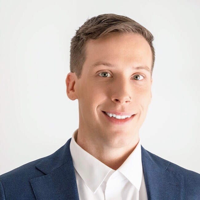 Agent Photo