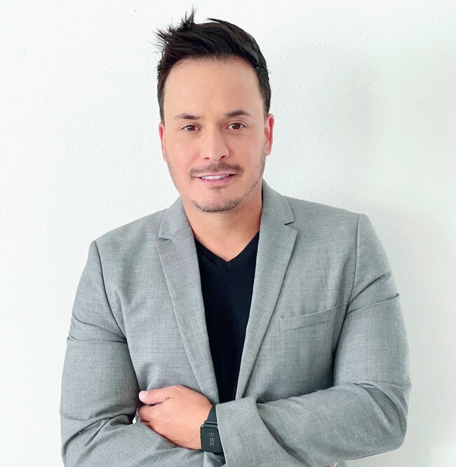 Agent Photo