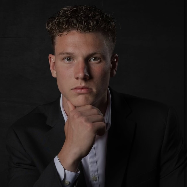 Agent Photo