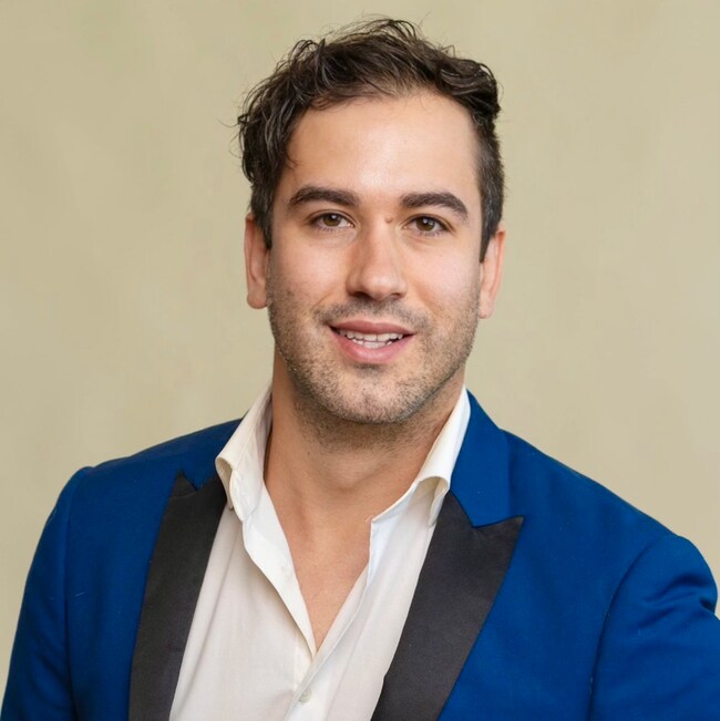 Agent Photo