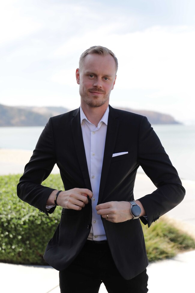 Viktor Holmsten Real Estate Agent - Twin Oaks Real Estate INC