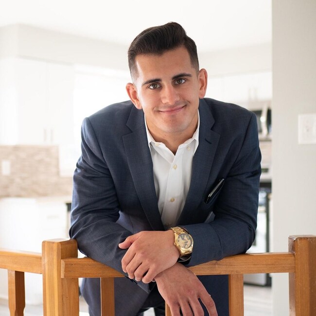 Agent Photo