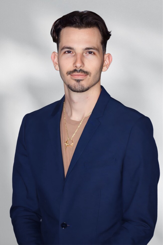 Agent Photo