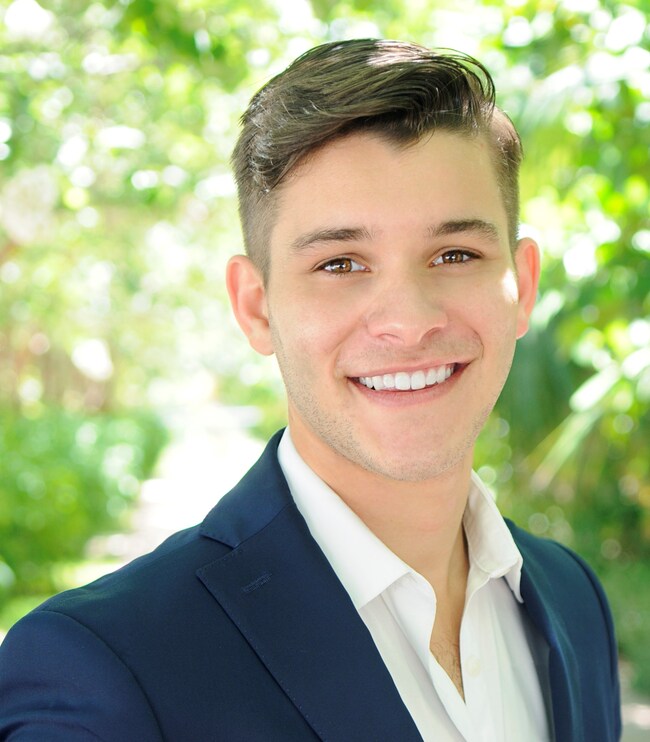 Agent Photo