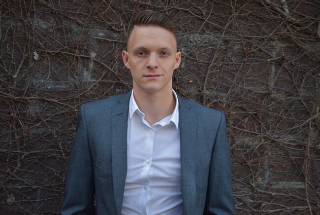 Agent Photo